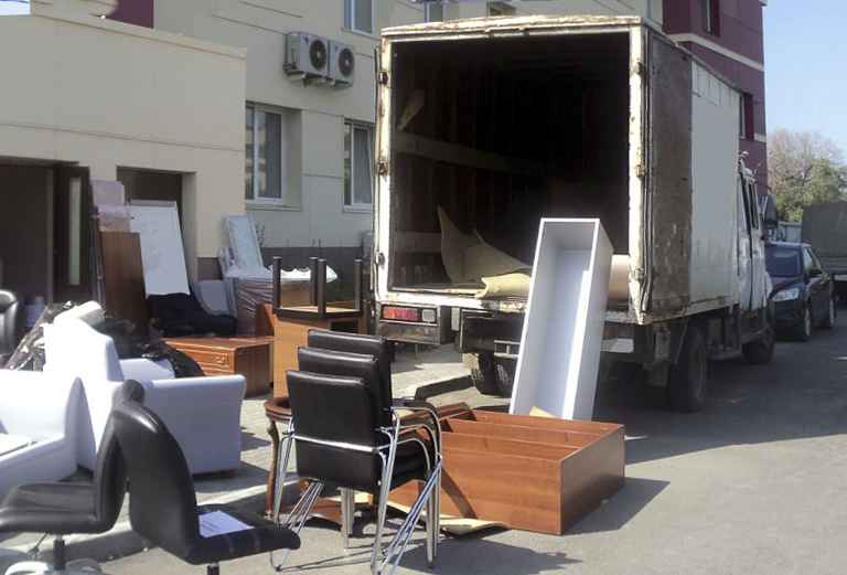Заказать автомобиль для транспортировки мебели : Домашние вещи из Апшеронска в Ростов-на-Дону