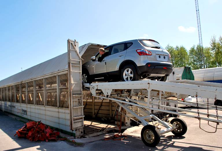 Доставка жд контейнером автомобиля цены из Хабаровска в Екатеринбург